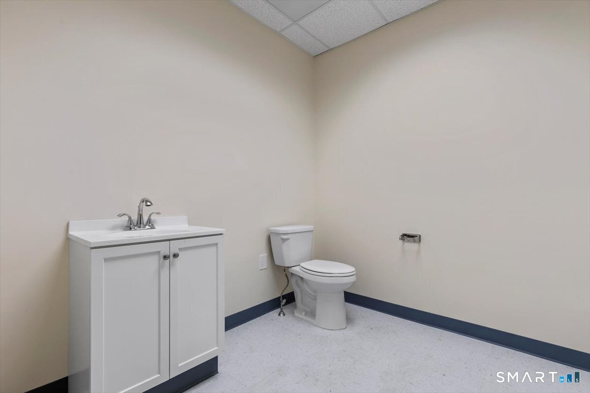 2428 Whitney Avenue Photo 23