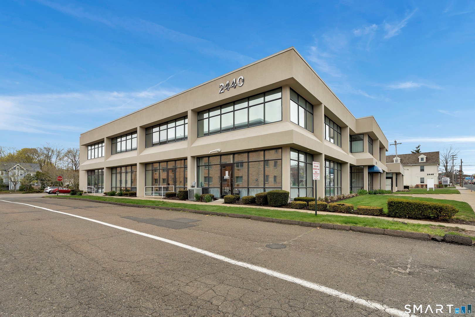 2428 Whitney Avenue Photo 28