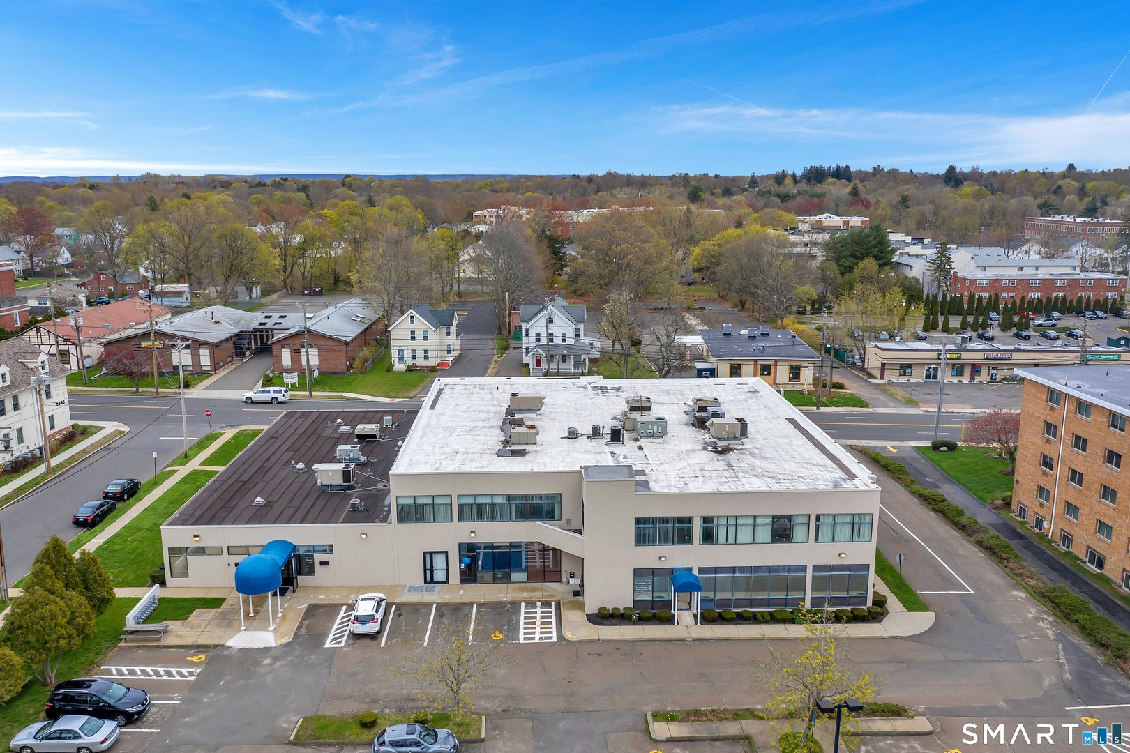 2428 Whitney Avenue Photo 33