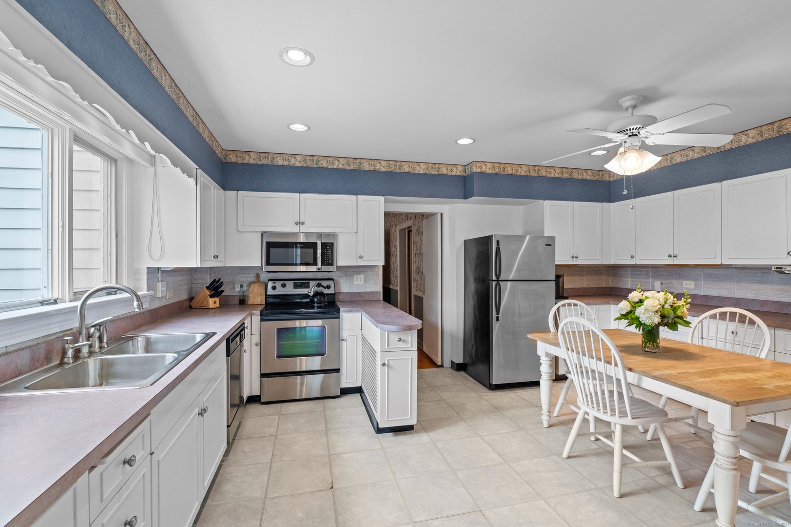 32 East Main Street Photo 17