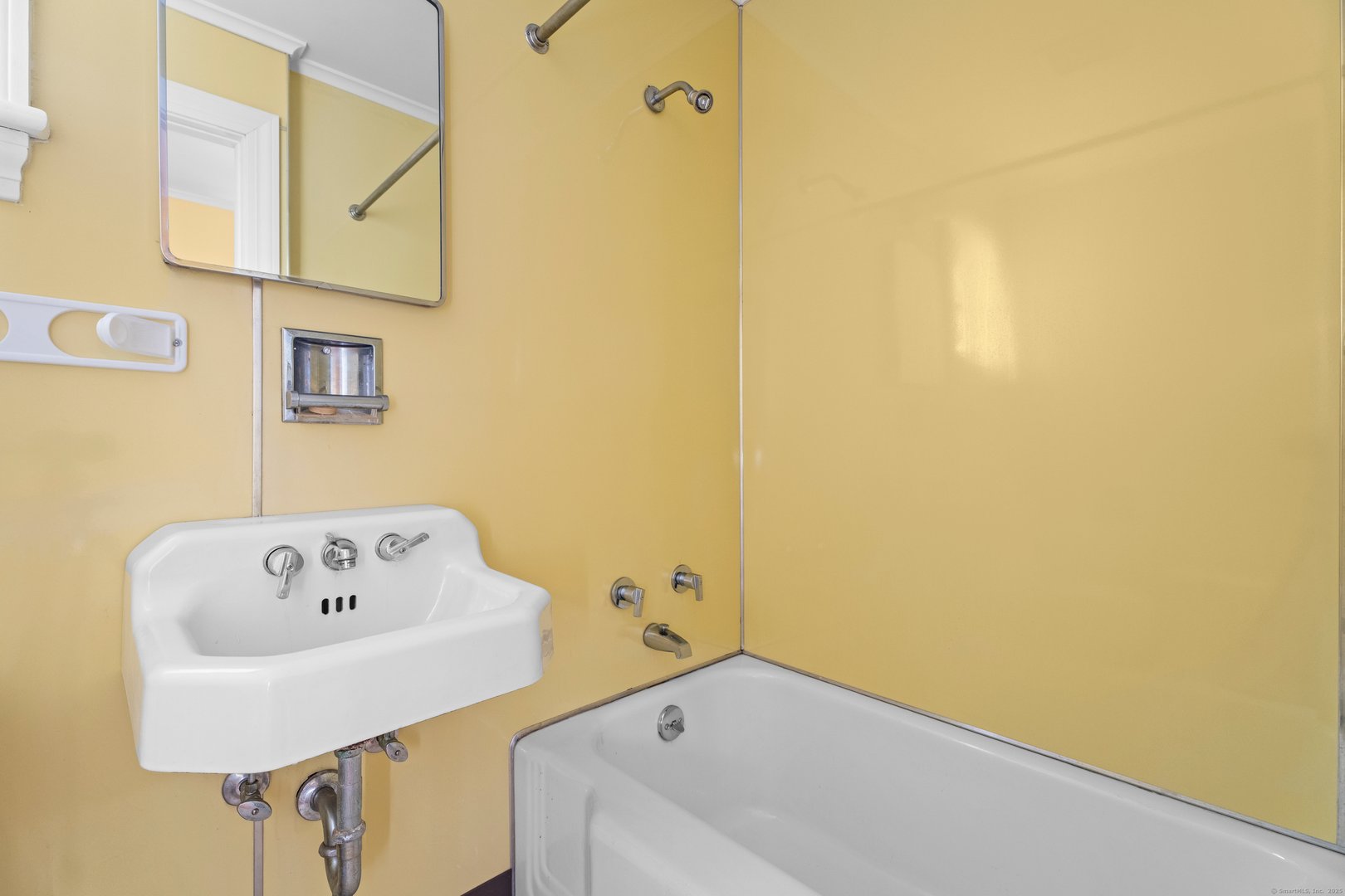 32 East Main Street Photo 28