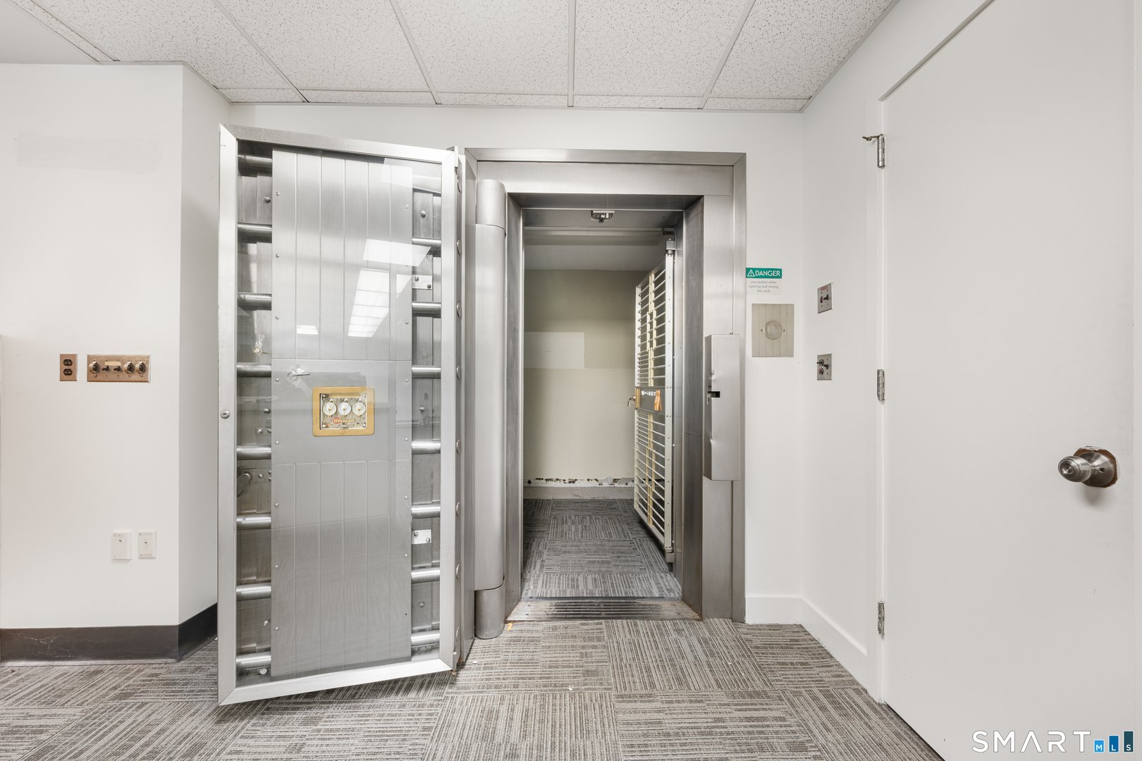 43 Pennsylvania Avenue Photo 15