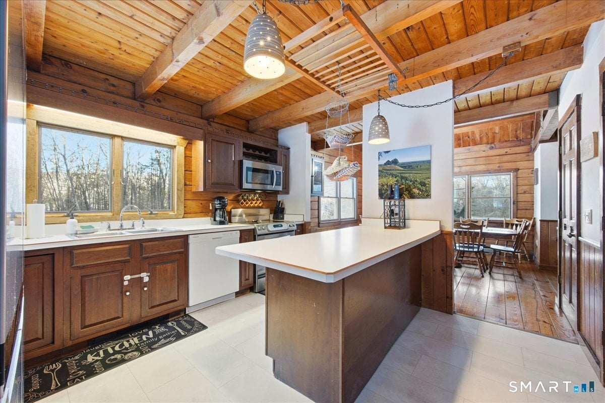 32 Krug Road Photo 3