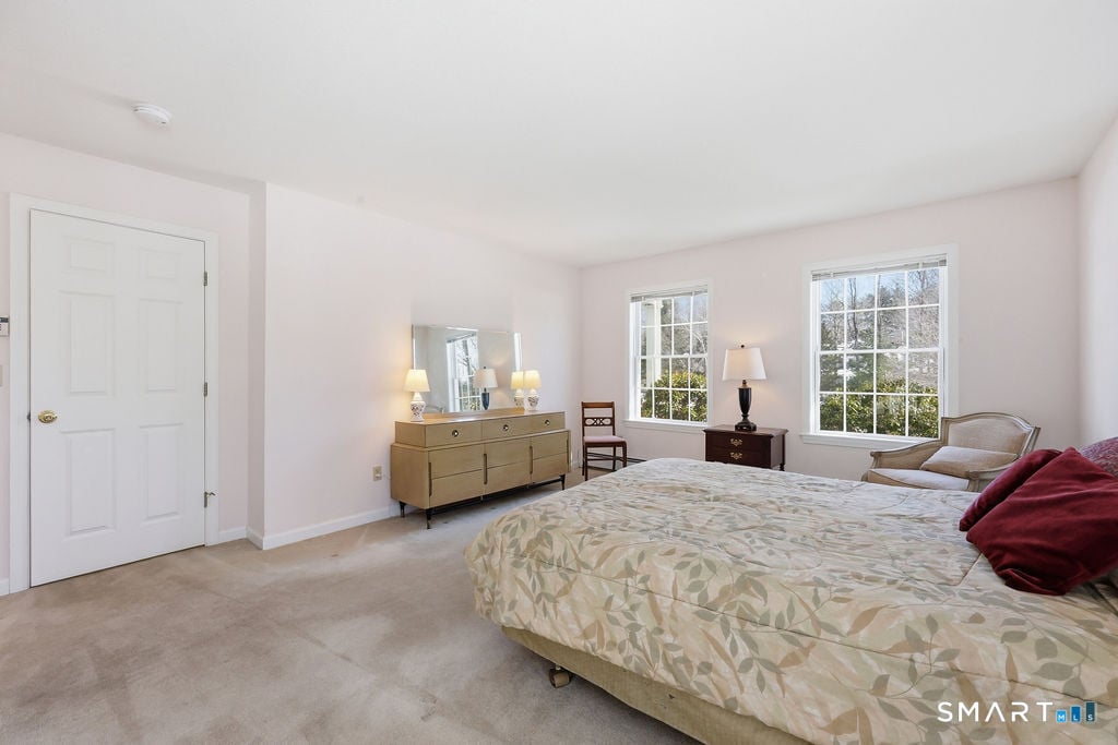 33 Westwood Drive Photo 16