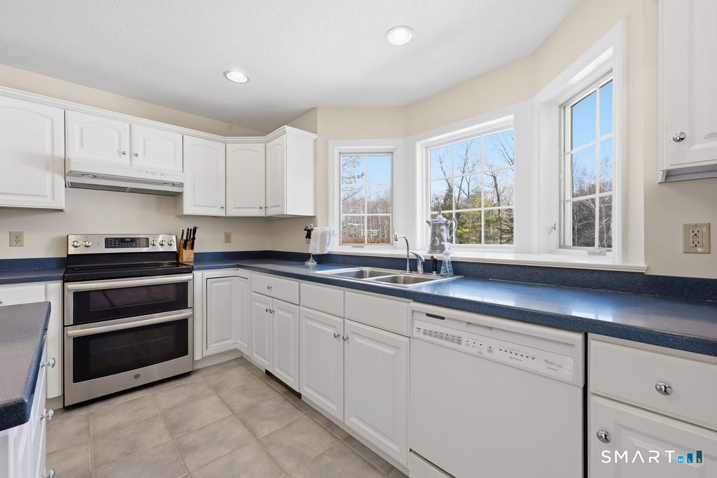 33 Westwood Drive Photo 20