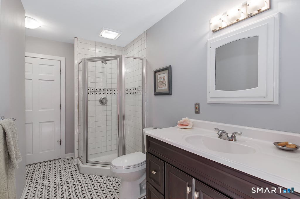 56 Penny Lane Photo 23