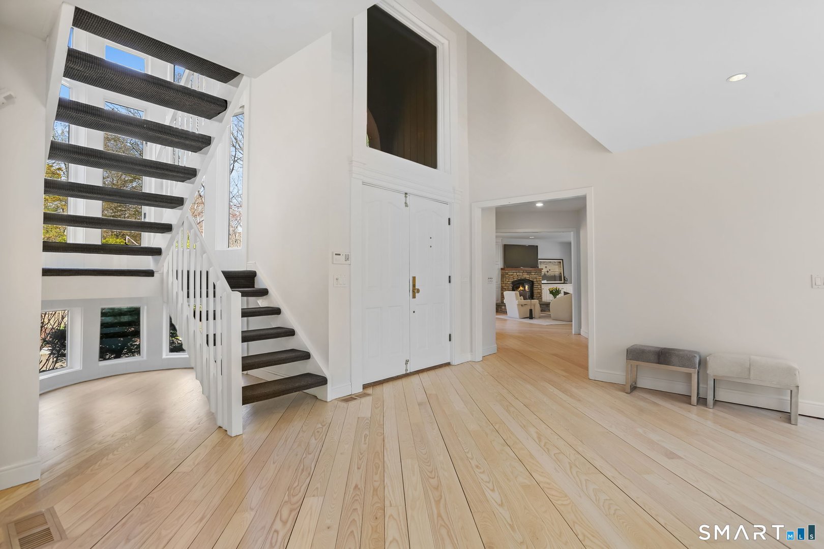 32 Buttonball Lane Photo 3