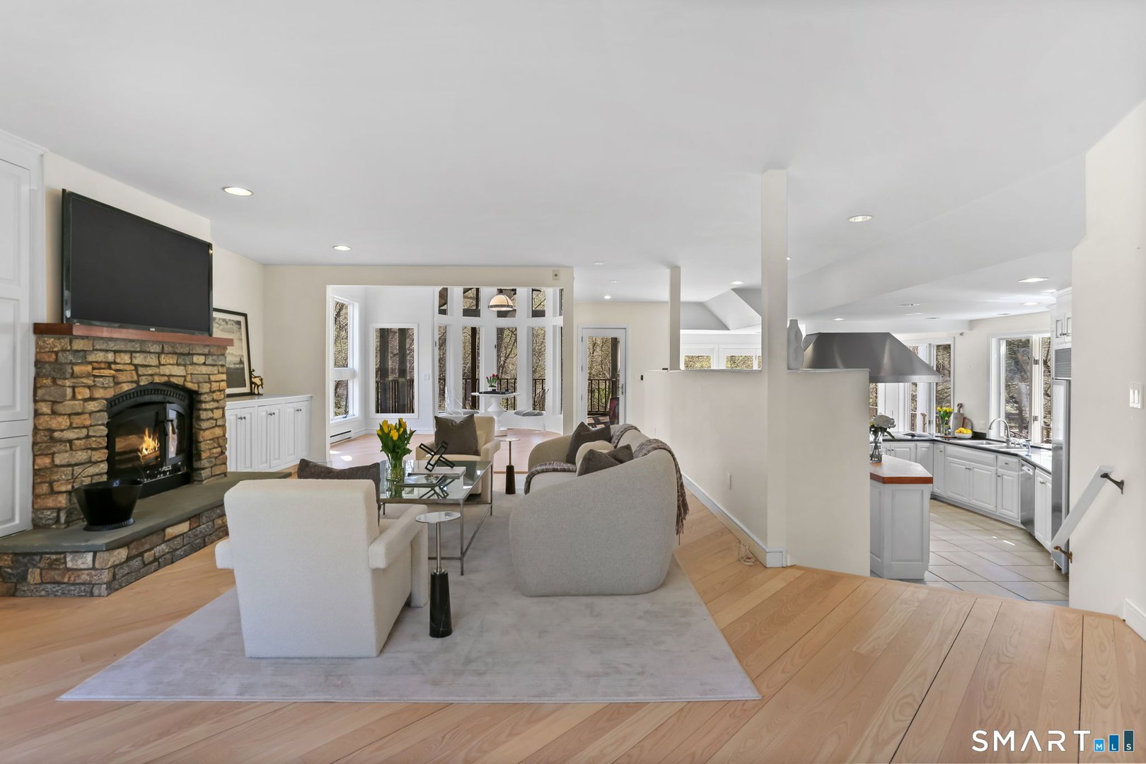 32 Buttonball Lane Photo 21