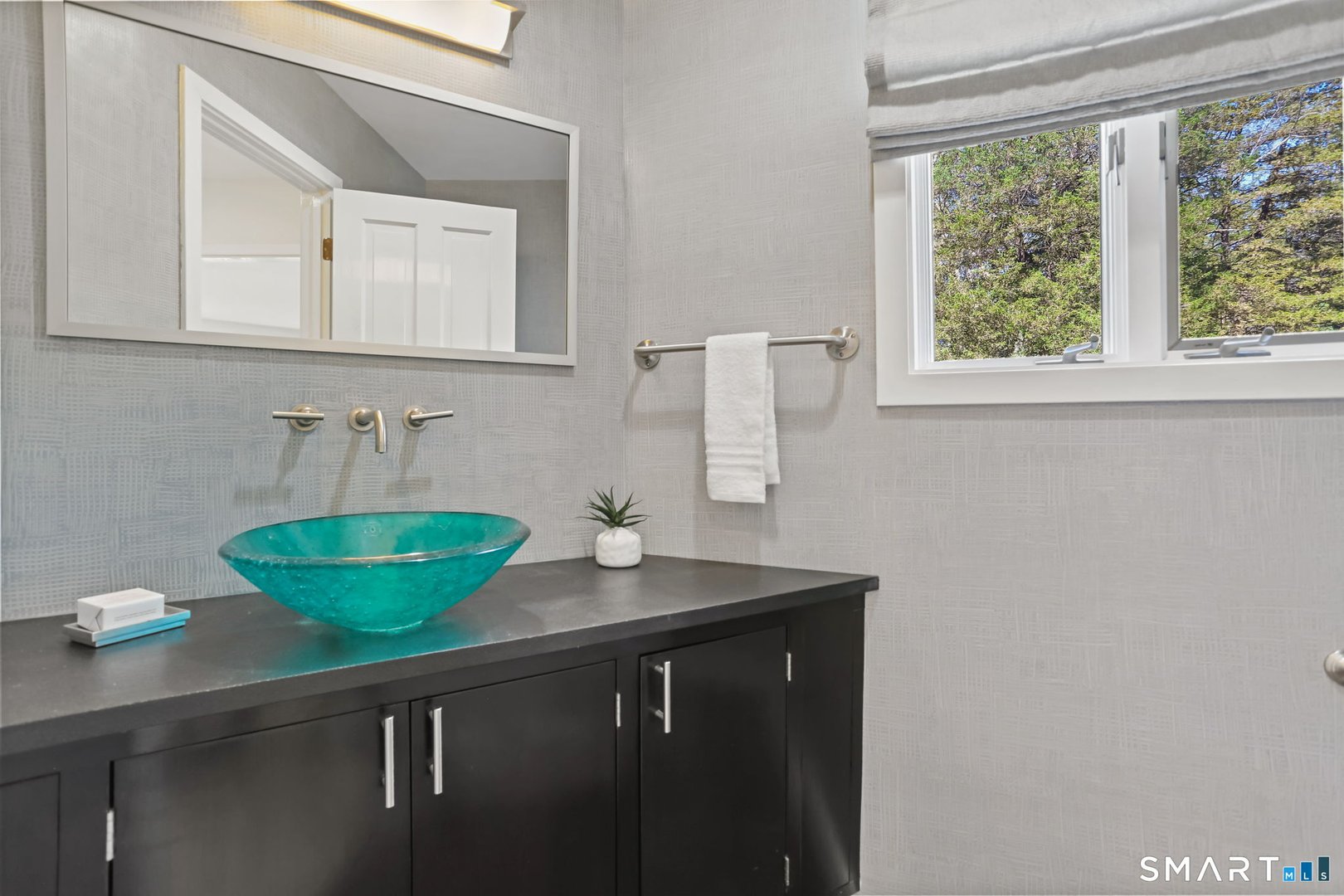 32 Buttonball Lane Photo 22