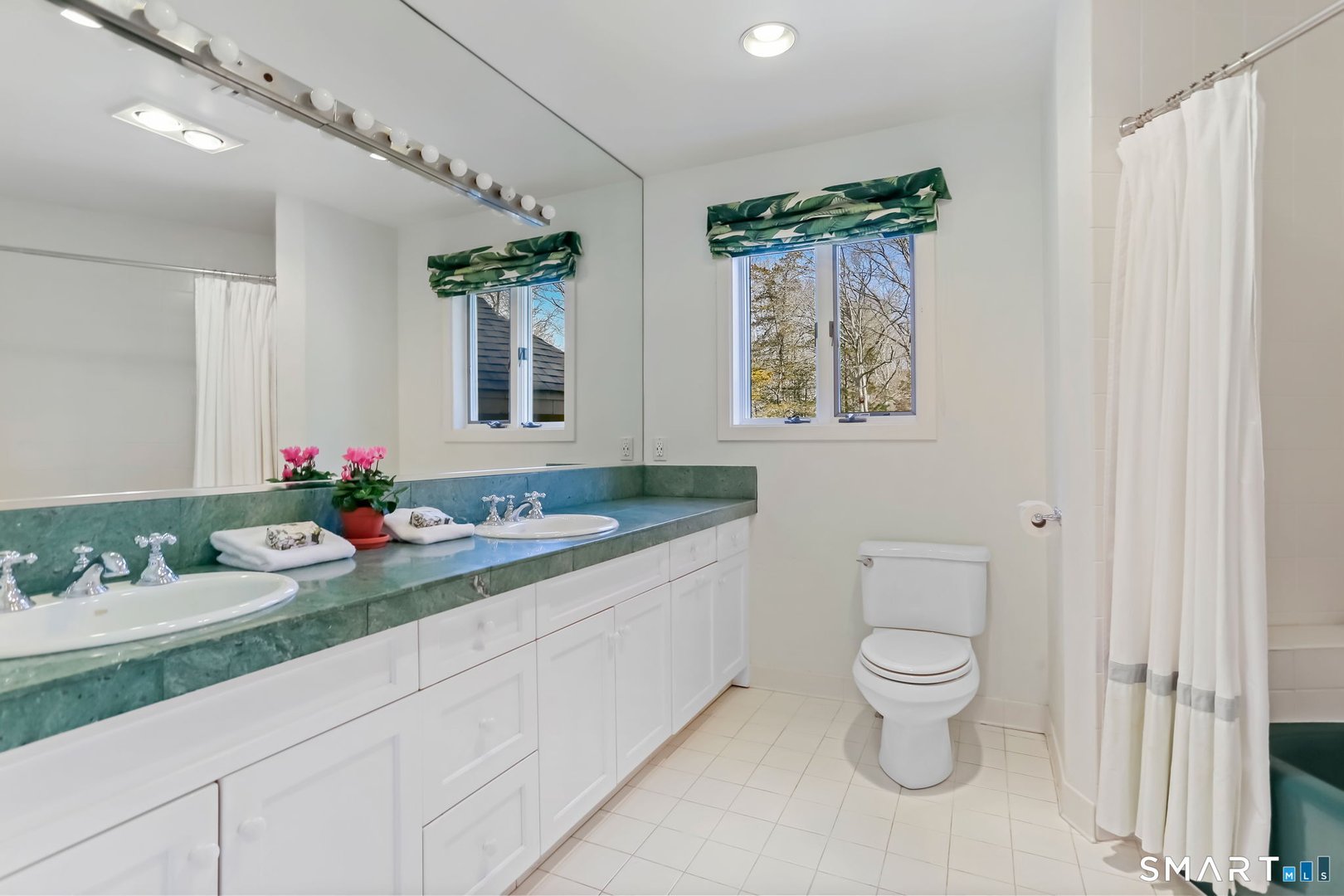 32 Buttonball Lane Photo 27