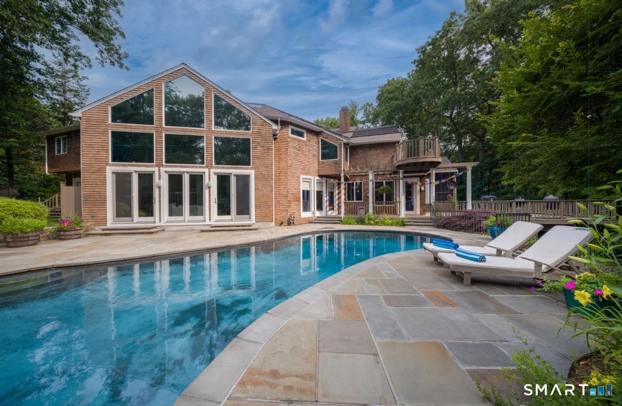 32 Buttonball Lane Photo 35