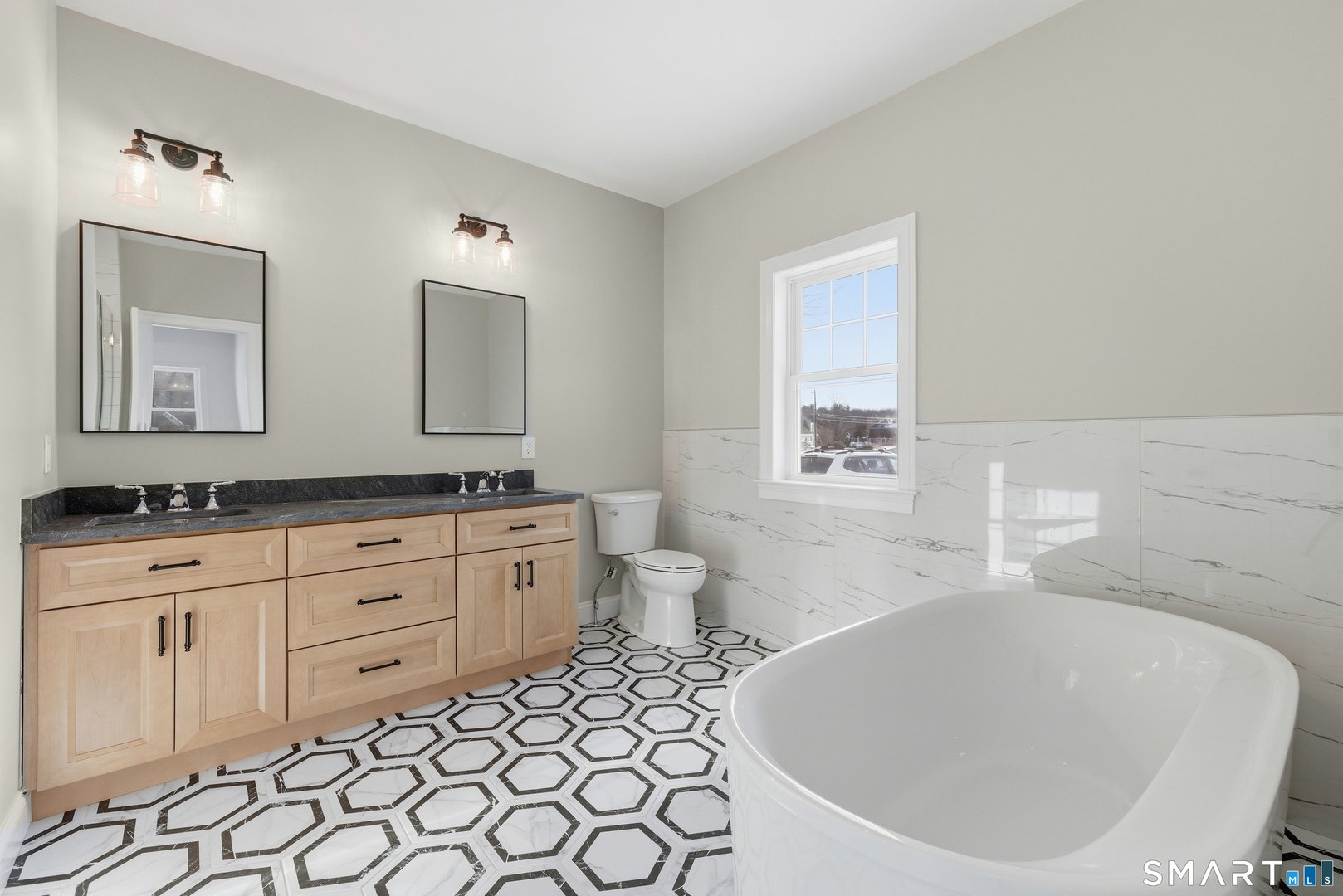 42 Holcomb Street Photo 24