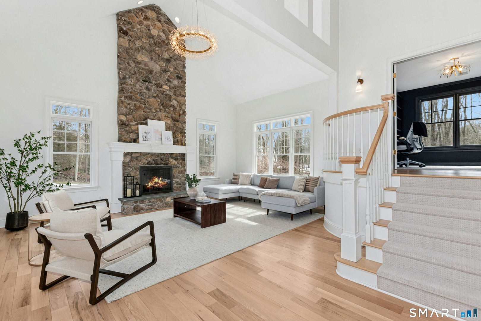 7 Homeward Lane Photo 5