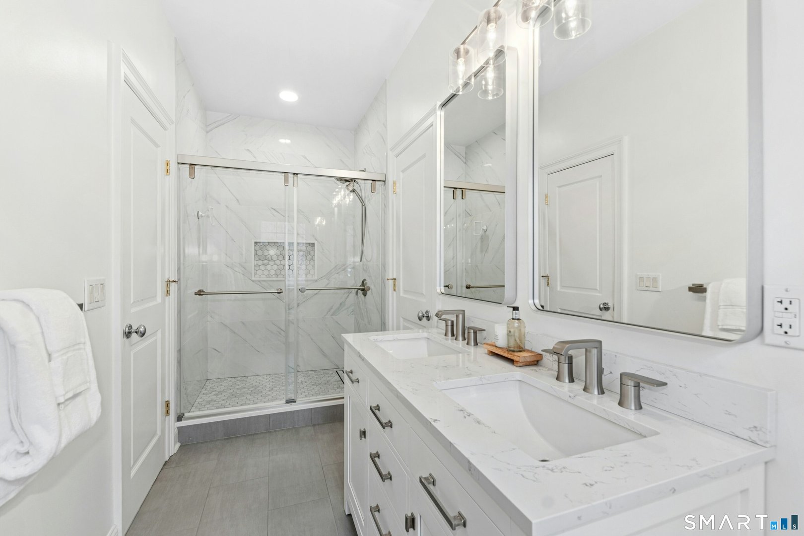 7 Homeward Lane Photo 25