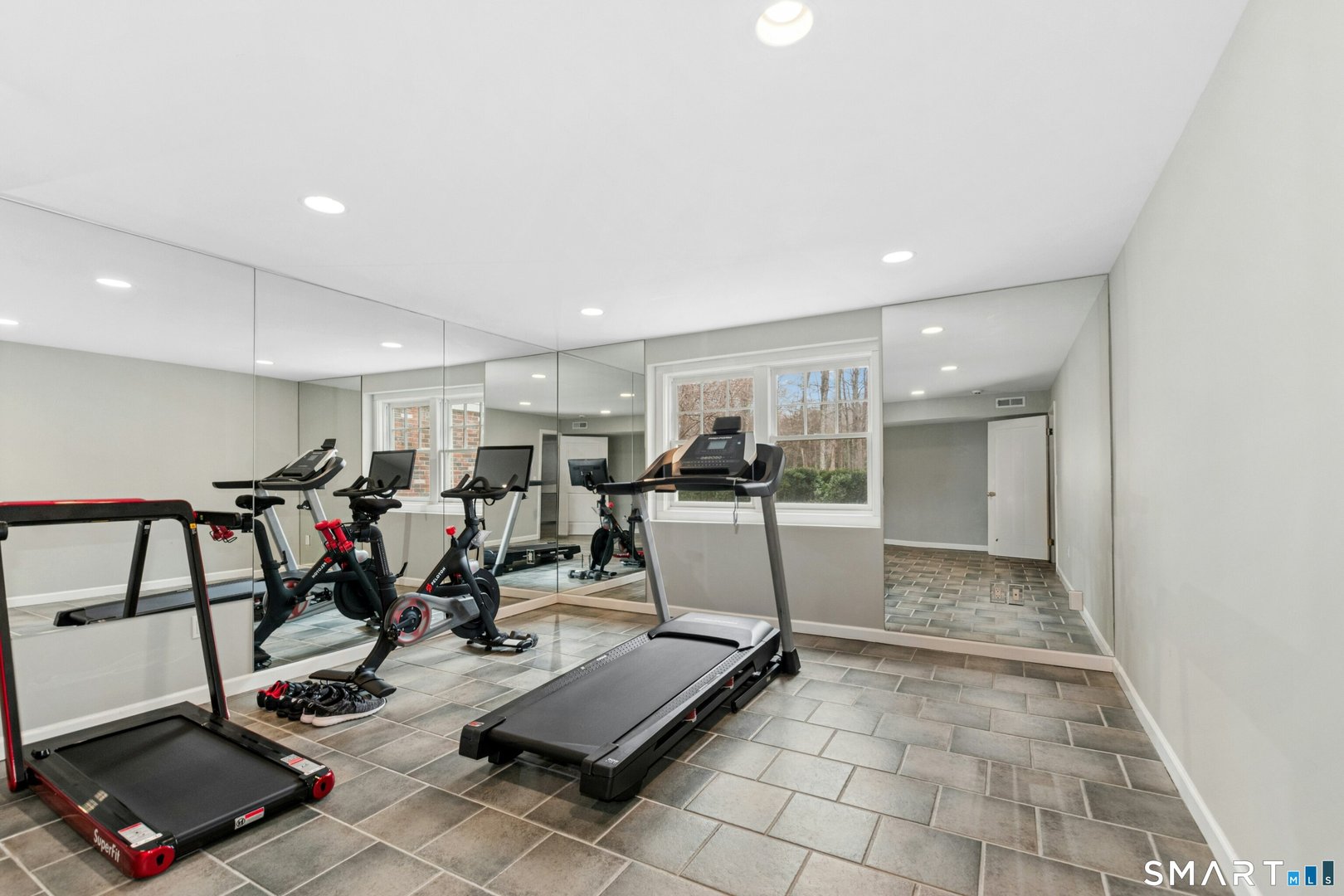 7 Homeward Lane Photo 32