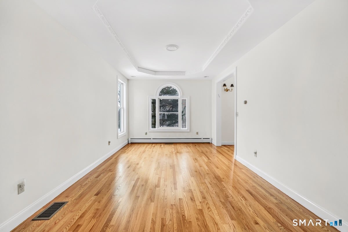 461 Amity Road Photo 11