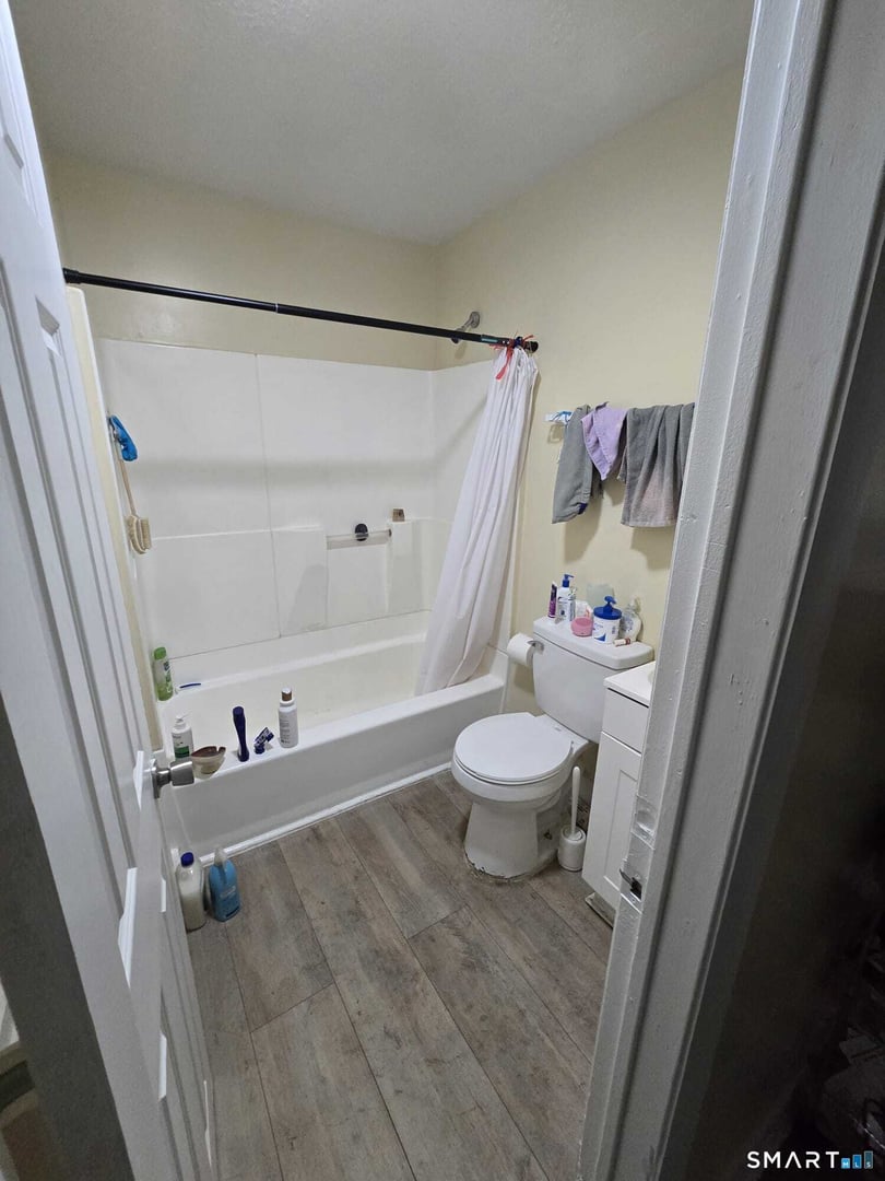 880 First Avenue Photo 10