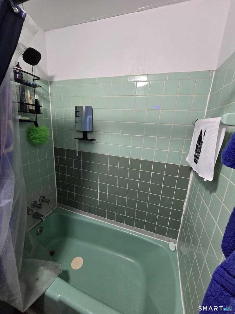 880 First Avenue Photo 12