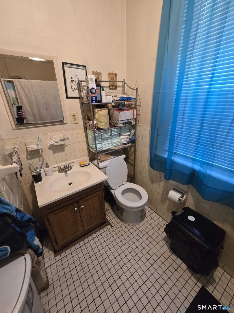 880 First Avenue Photo 15