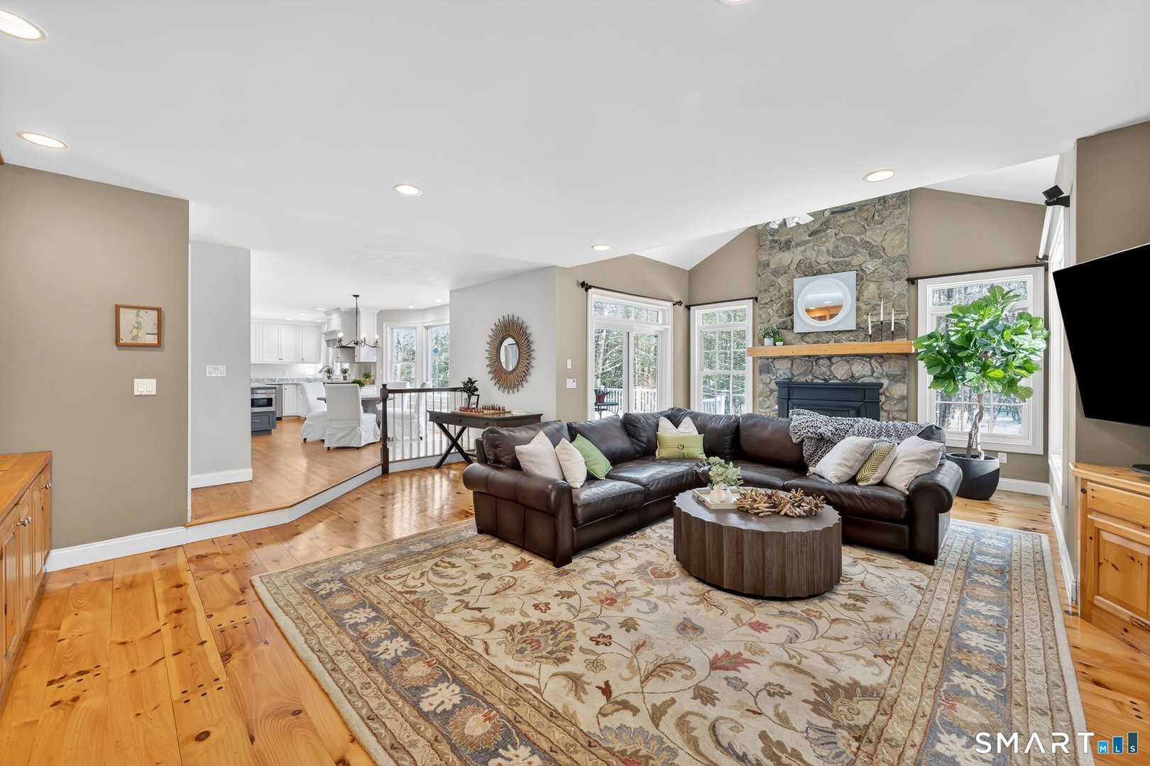 12 The Glade Photo 14