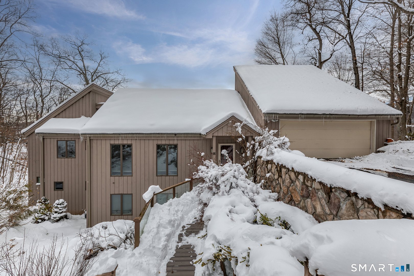 16 Sunset Drive Photo 2