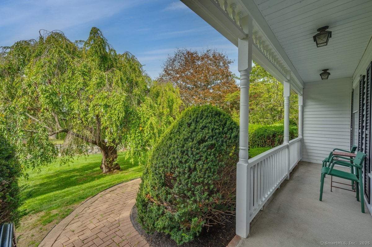 14 Winthrop Road Photo 4