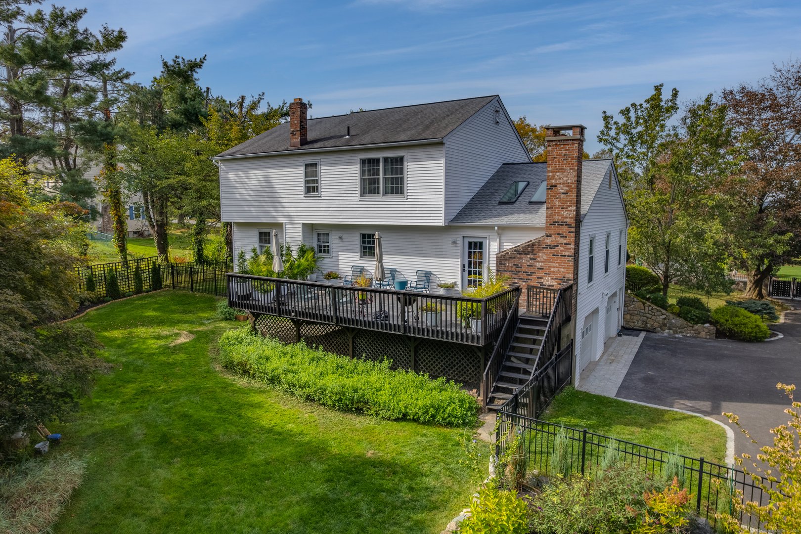 14 Winthrop Road Photo 5