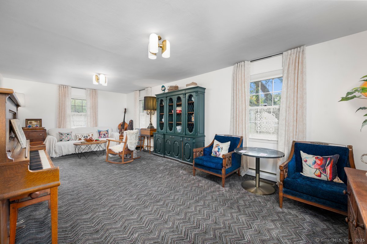 14 Winthrop Road Photo 7