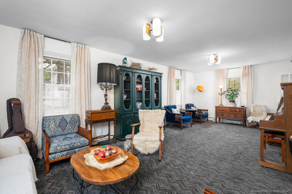 14 Winthrop Road Photo 8