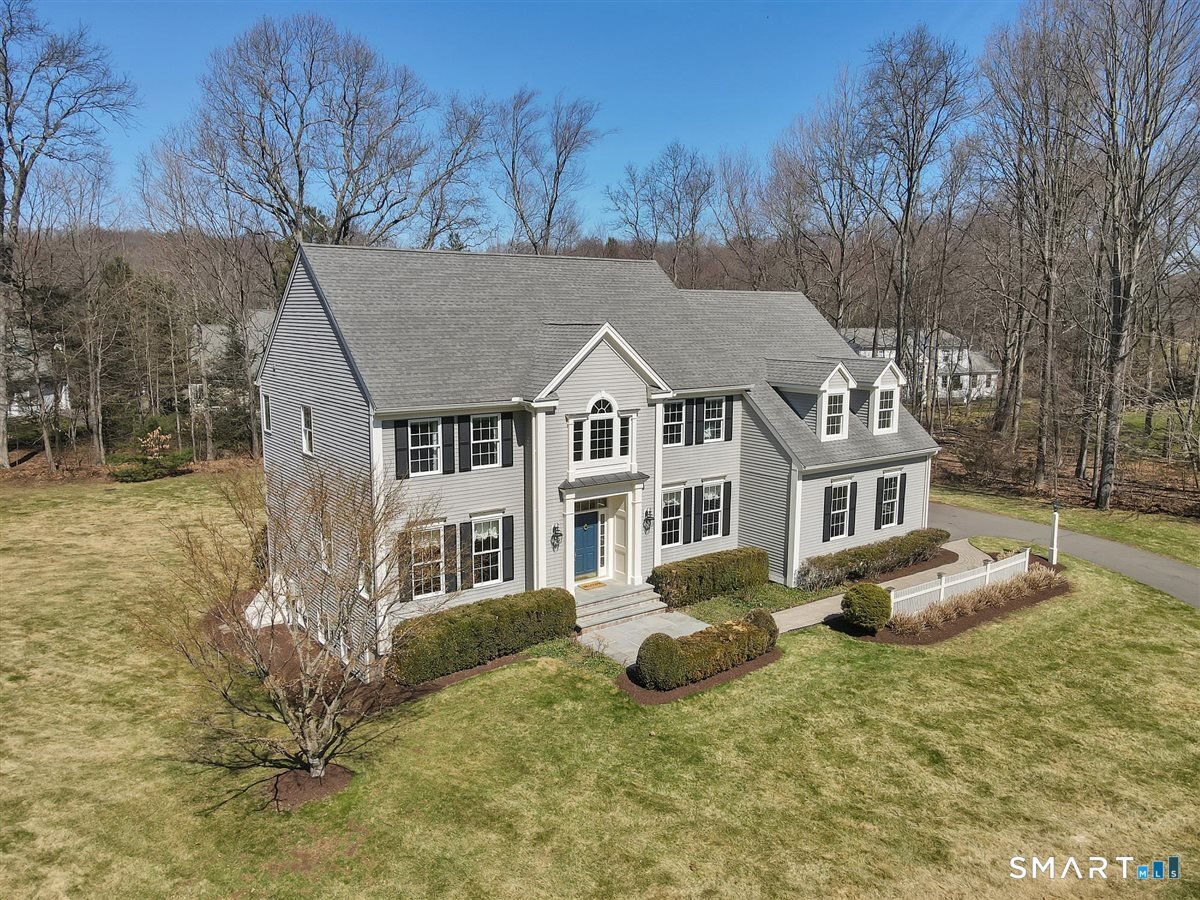 9 White Oak Lane Photo 3