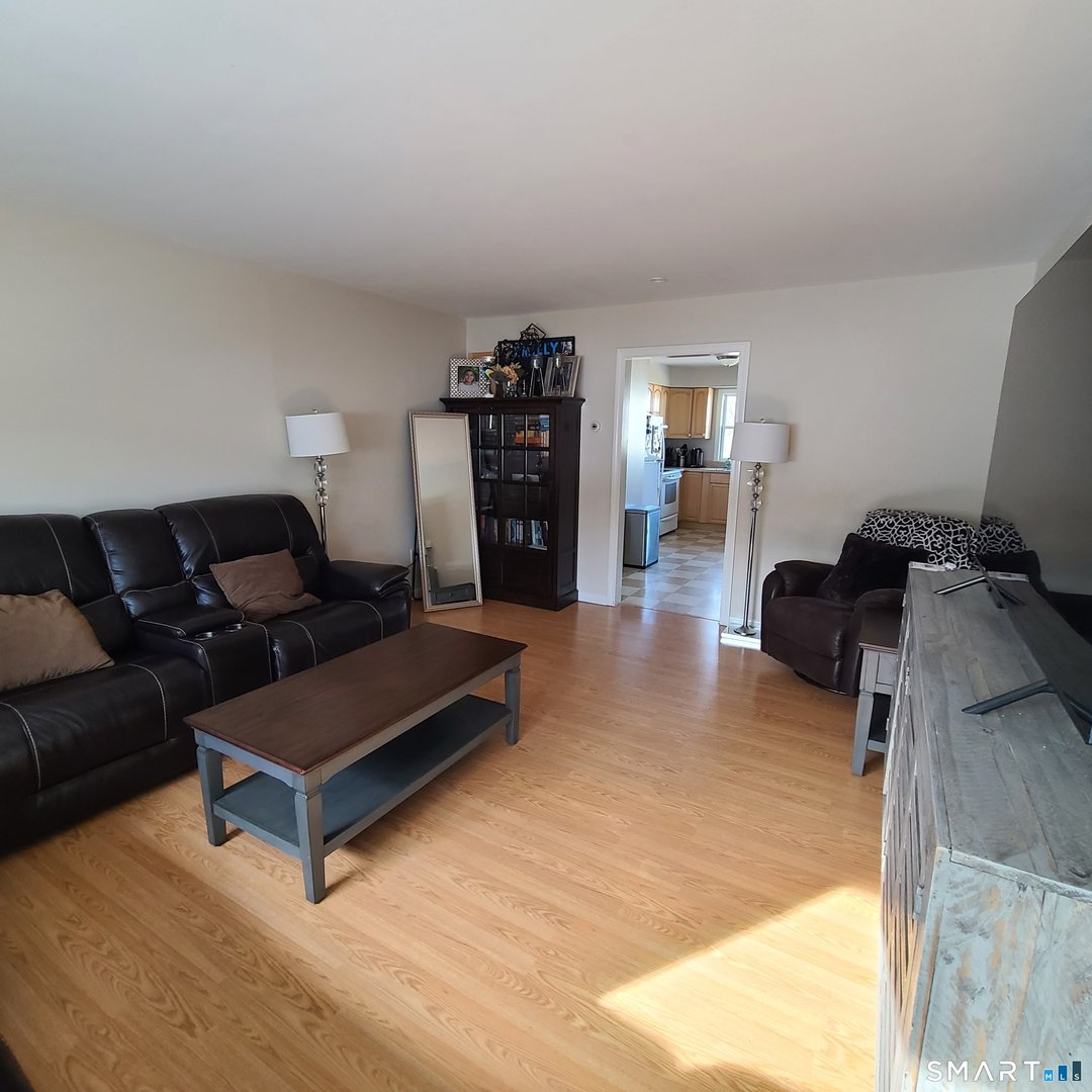 14 Fleetwood Park Photo 4