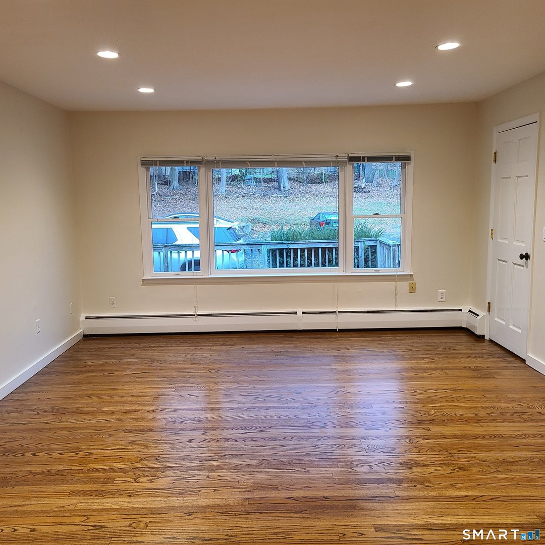 14 Fleetwood Park Photo 13