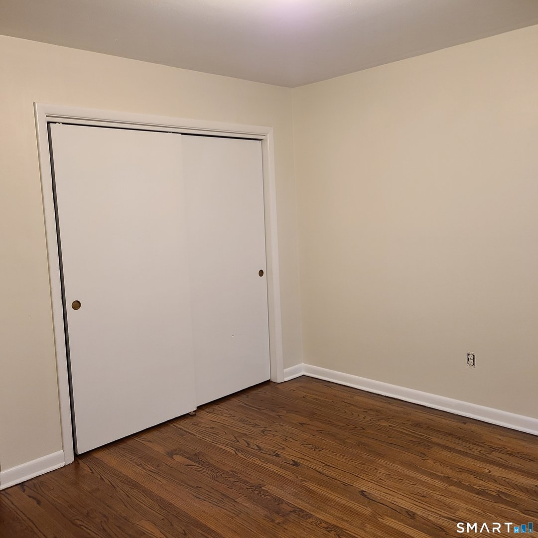 14 Fleetwood Park Photo 16