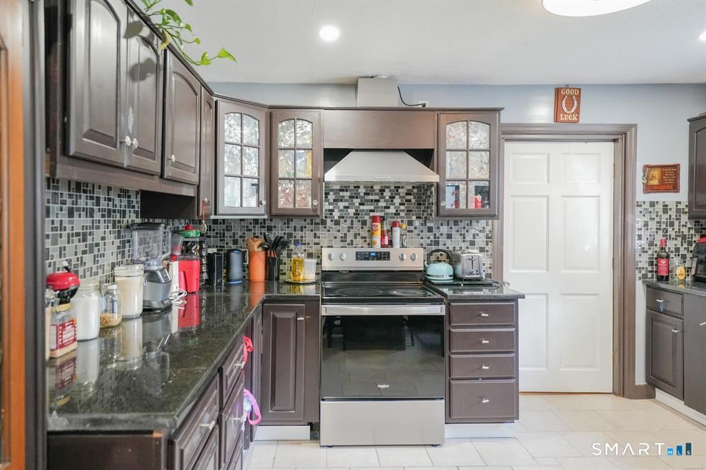 22 Standish Road Photo 4