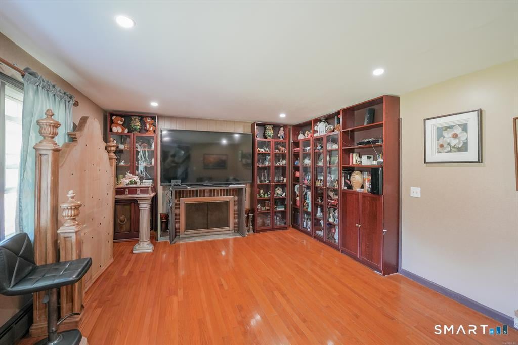 22 Standish Road Photo 7