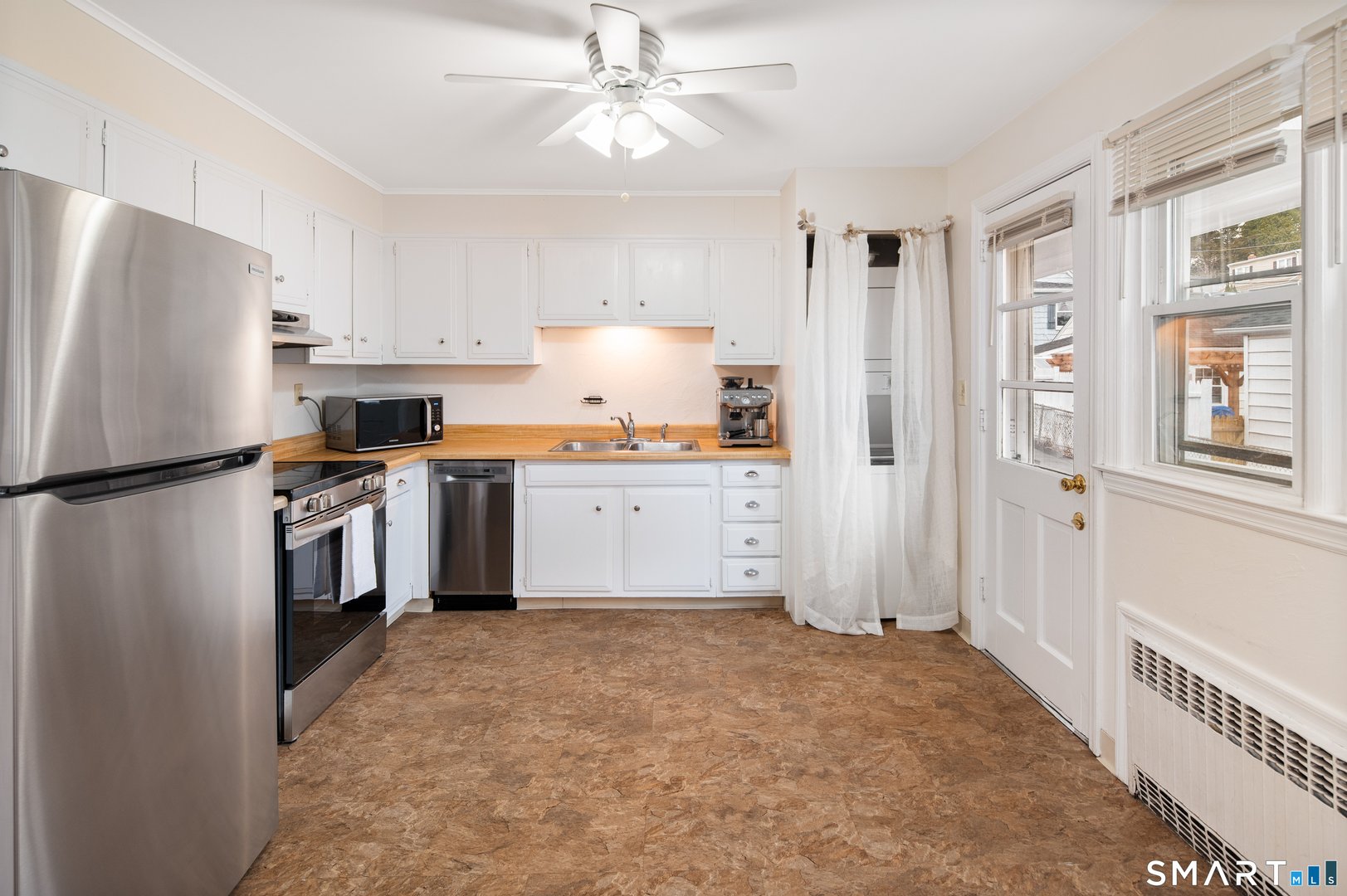 760 Hope Street Photo 15