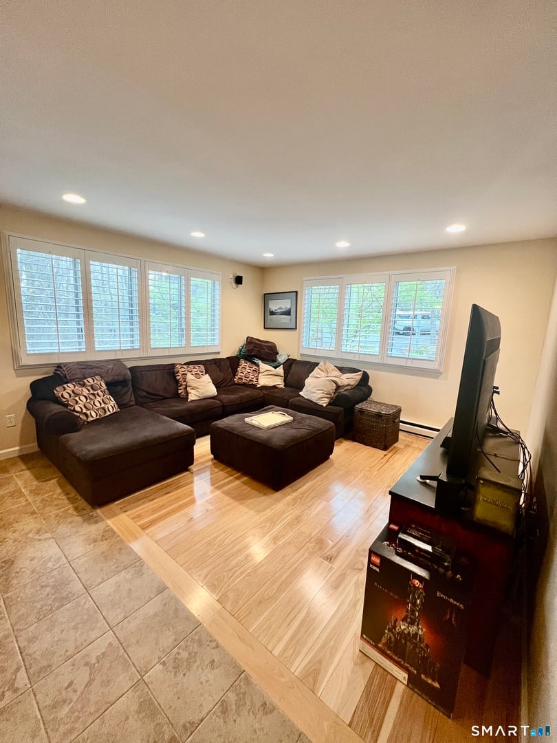 305 Cliffside Drive Photo 3