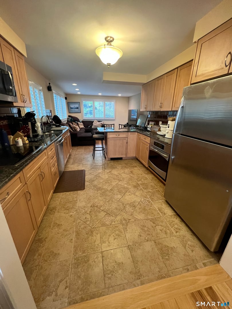 305 Cliffside Drive Photo 6