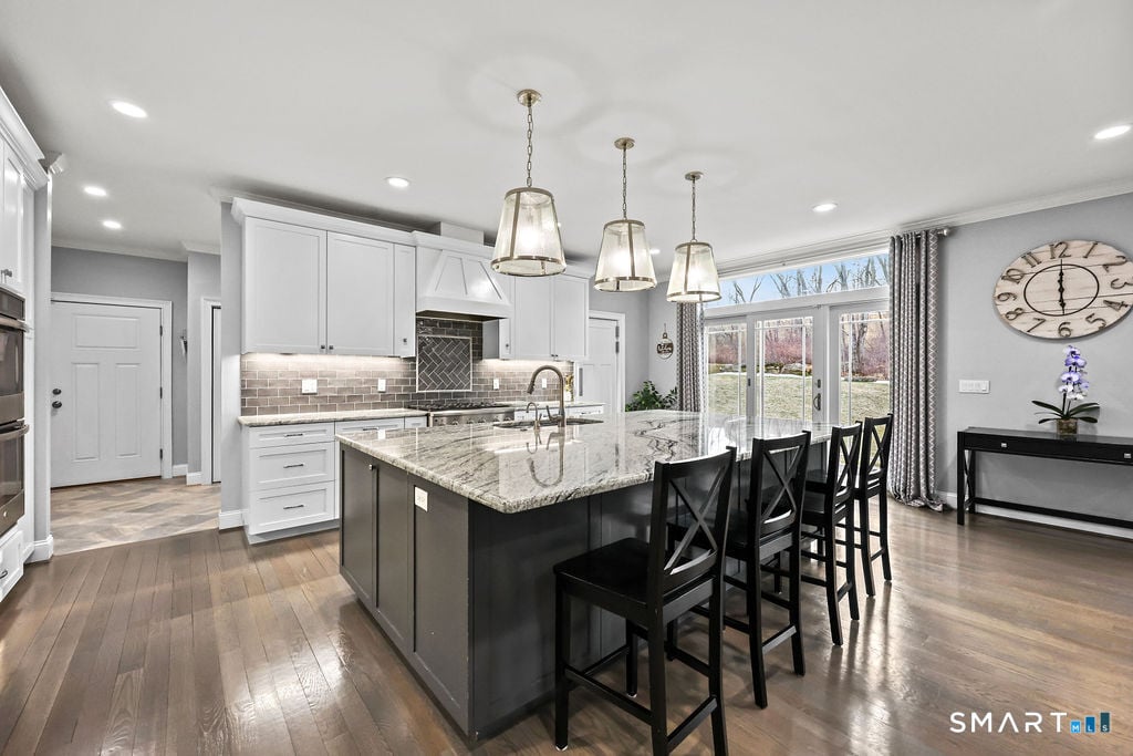 399 Hill Road Photo 9