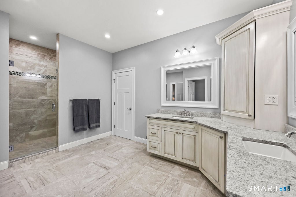 399 Hill Road Photo 23