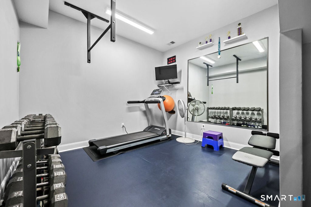 399 Hill Road Photo 31