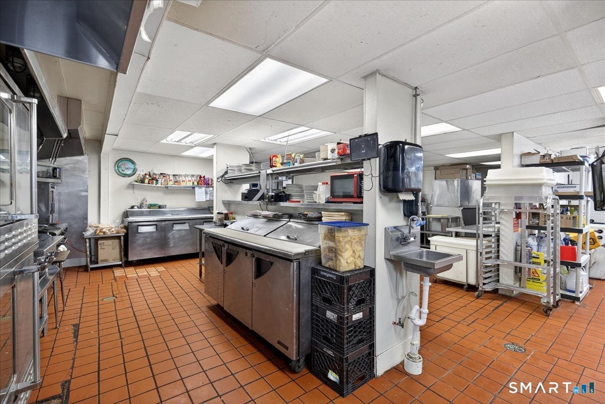 359 Boston Post Road Photo 20