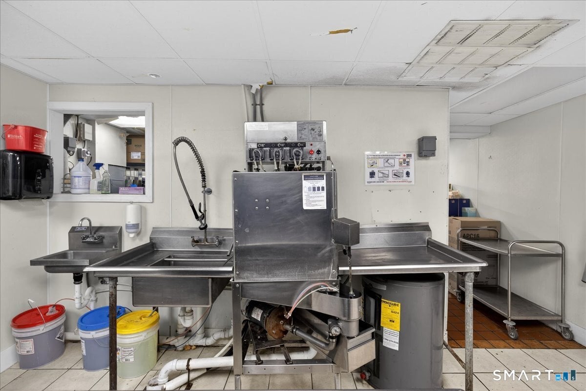 359 Boston Post Road Photo 26