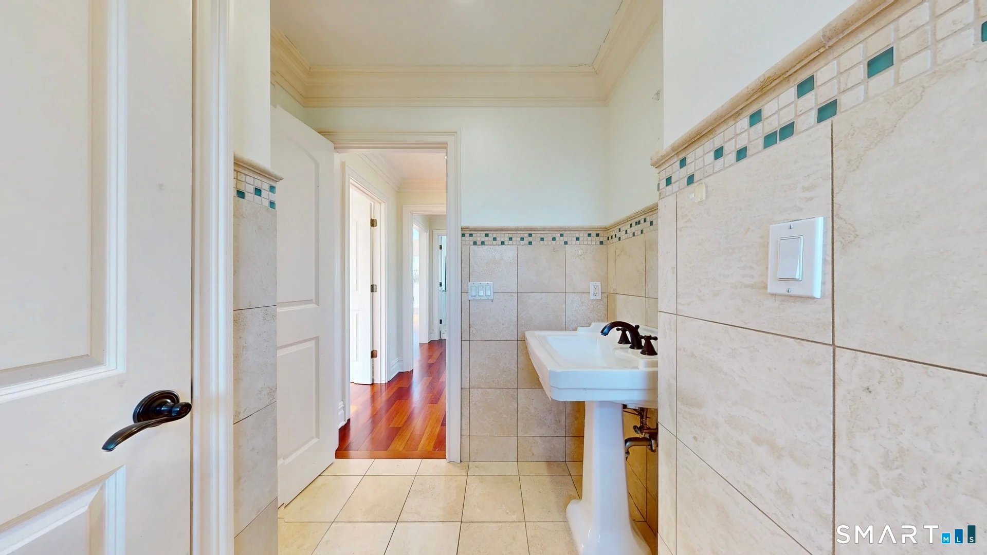 590 Gulf Street Photo 24