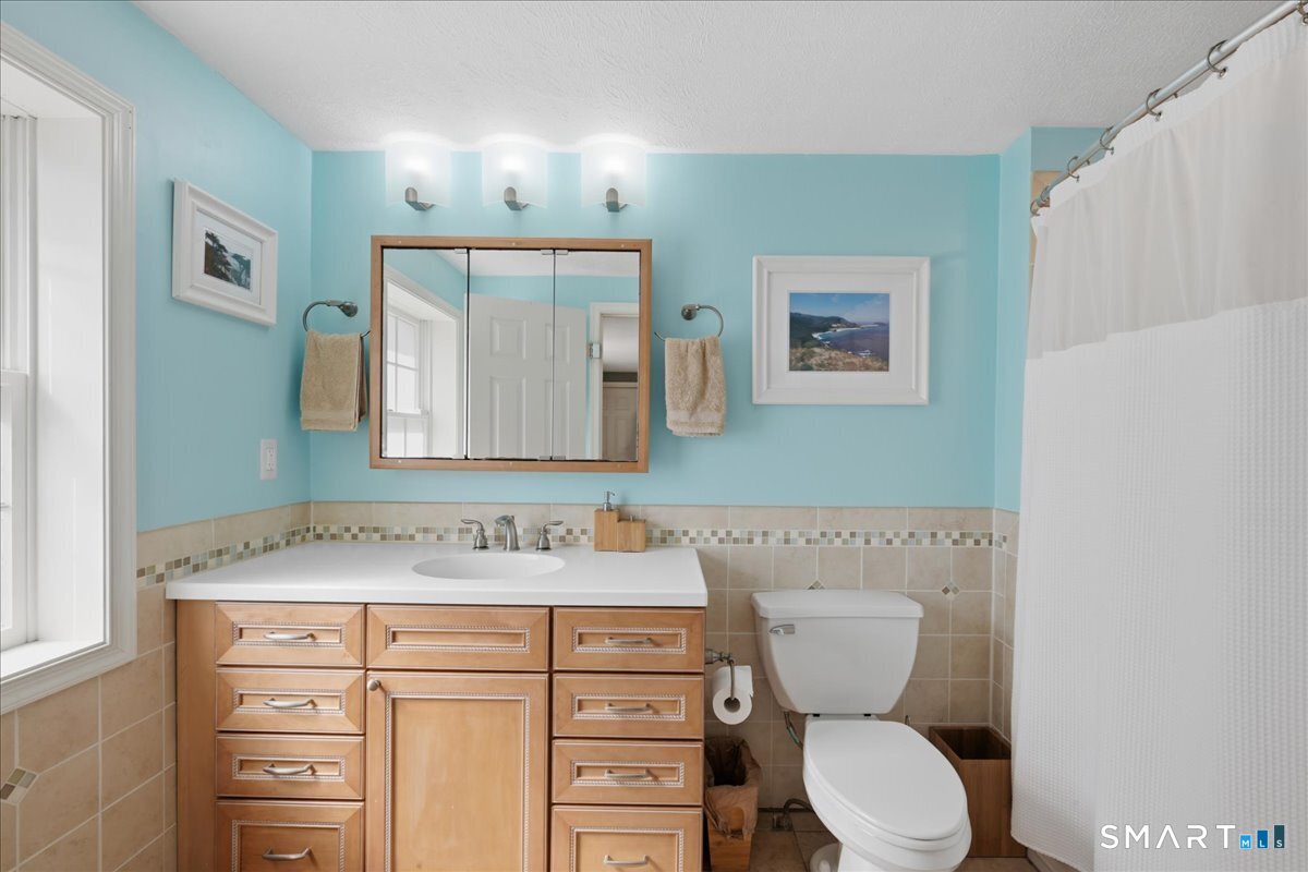 393 Forsyth Road Photo 9