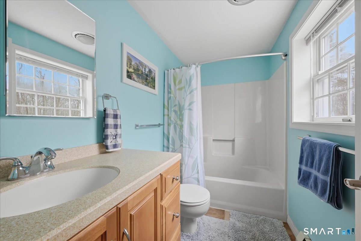 393 Forsyth Road Photo 10