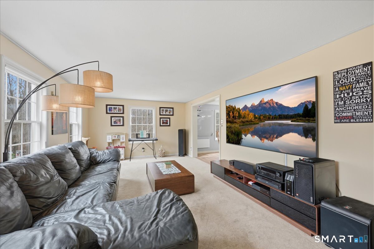 393 Forsyth Road Photo 14