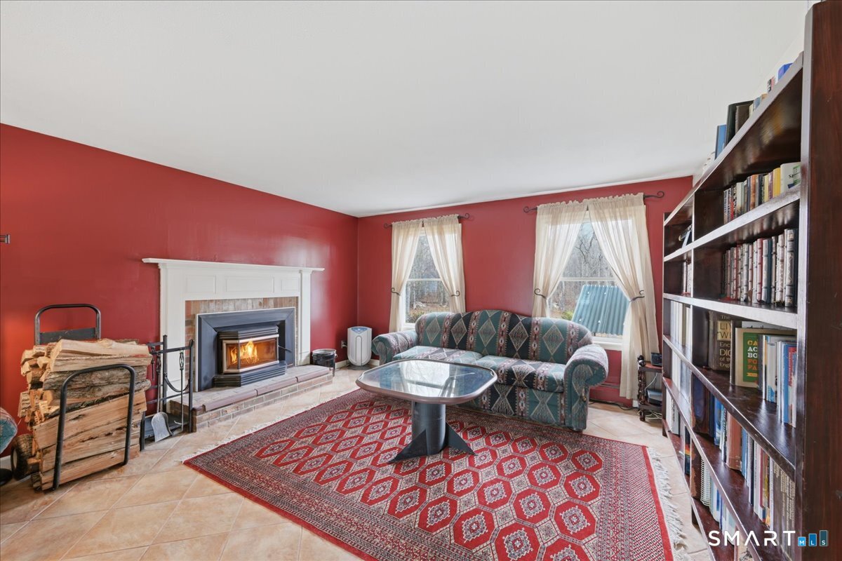 393 Forsyth Road Photo 15