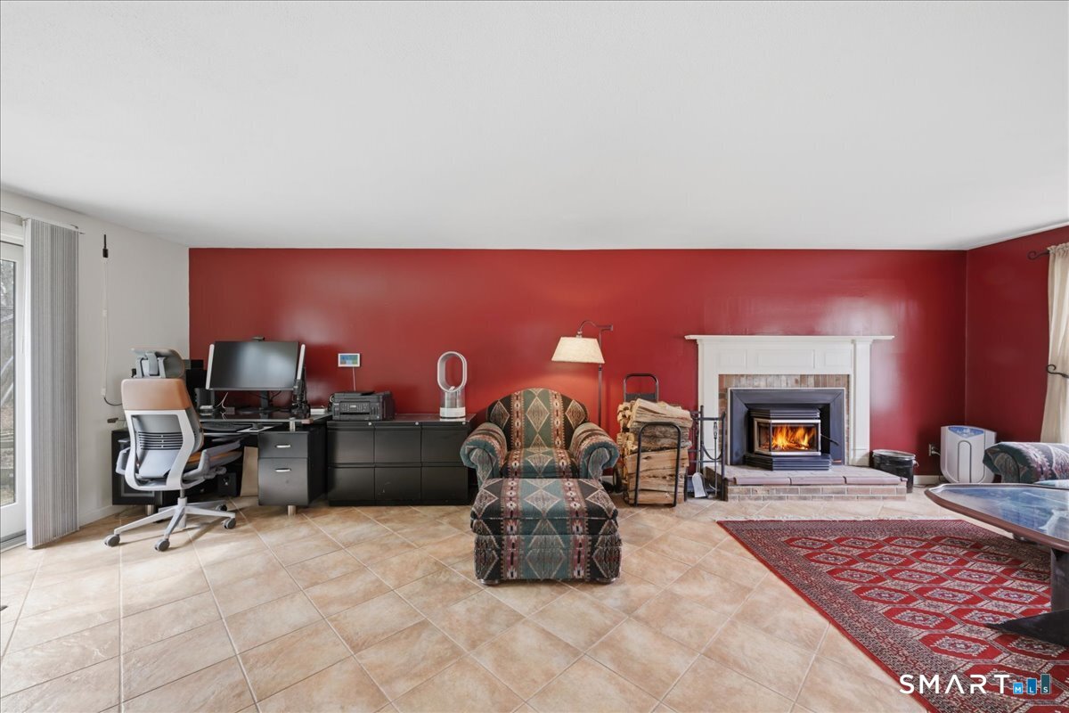 393 Forsyth Road Photo 16