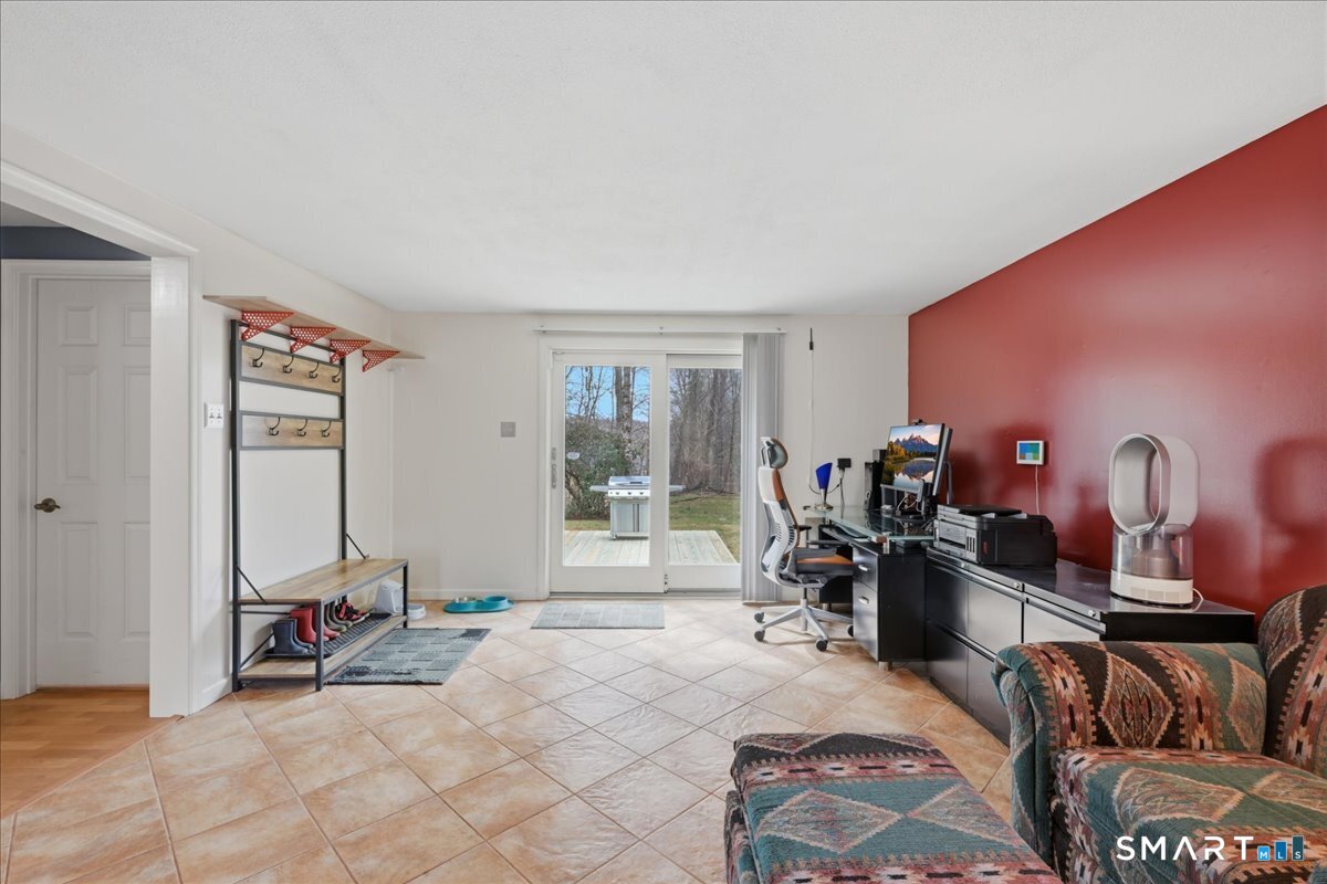 393 Forsyth Road Photo 17